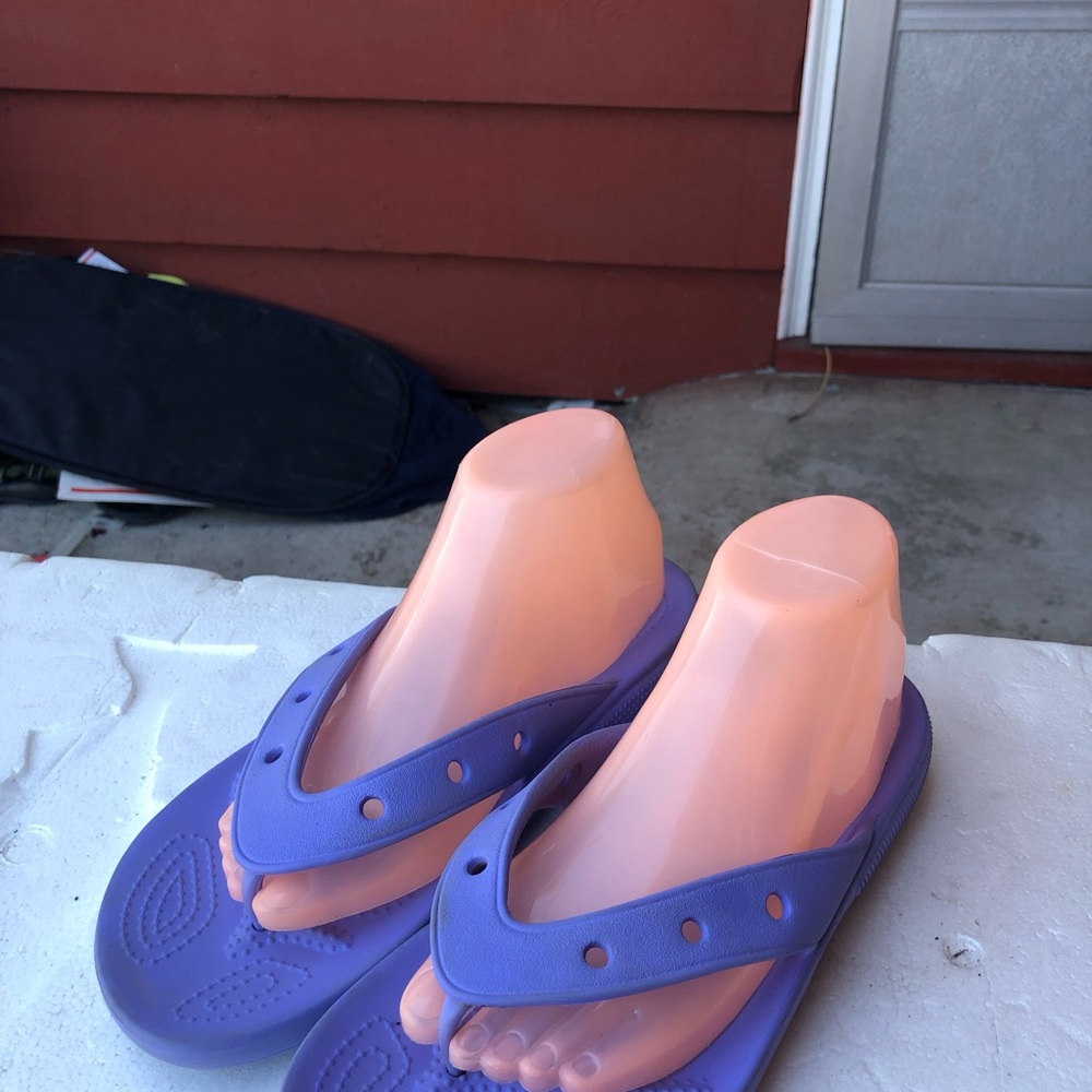 Crocs Classic Women’s Flip Flops Solid Digital Violet Size W9 - Picture 12 of 16